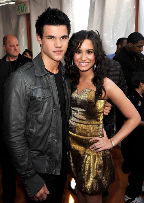 Demi+Lovato+++Taylor+Lautner.jpg