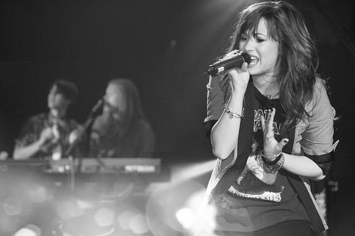Demi+Lovato++hearts.jpg